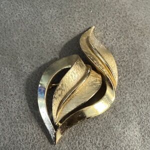 Vintage Trifari Gold-Tone Leaf Brooch